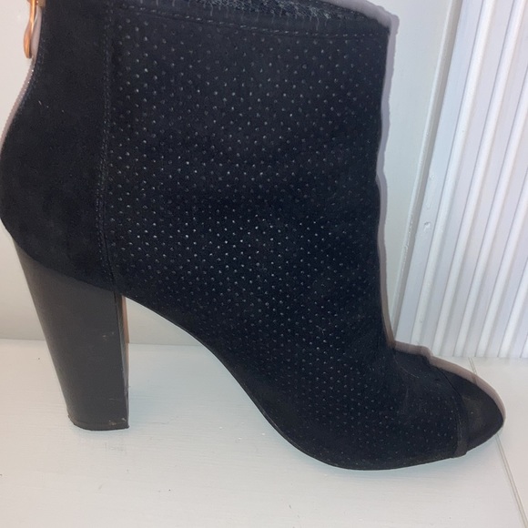 Open toed black booties - Picture 6 of 7